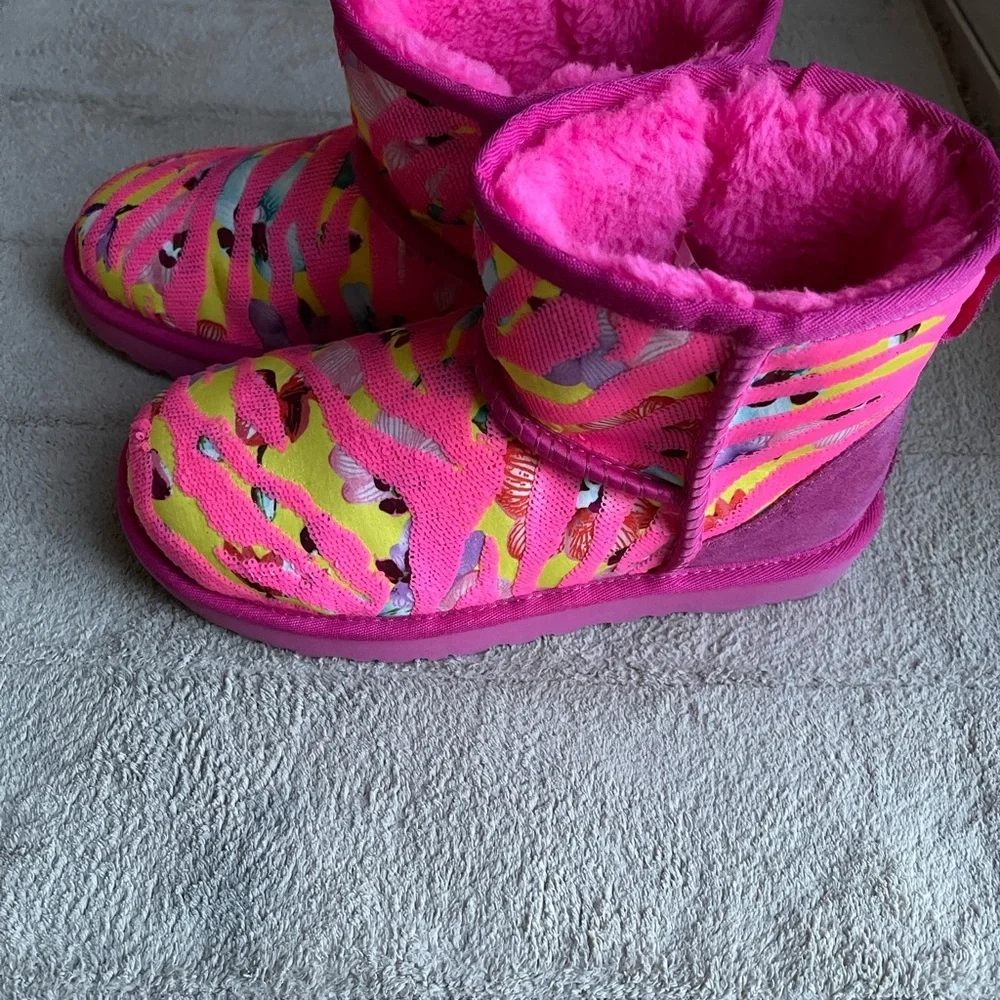 EUC! Ugg  Mini Classic Tiger Flower Sequins Boots